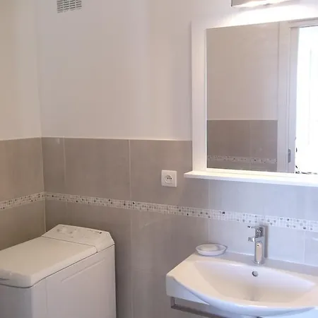 Square Victoria Mentona